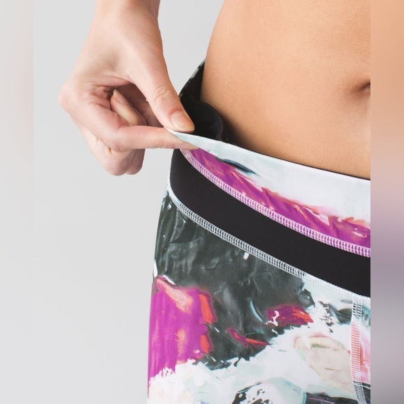 Lululemon Run: Inspire Crop II Leggings Size 6 US White Abstract Luxtreme Capris - Picture 7 of 15